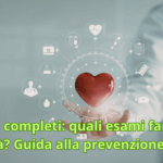 Banner illustrativo sulla prevenzione medica con un cuore rosso al centro di un cerchio di icone della salute e titolo guida sui check-up completi per età.